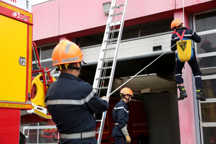 Préparation physique. Le sport représente 50 % de la formation : pour assurer leurs missions, les sapeurs-pompiers doivent avoir une excellente condition physique.