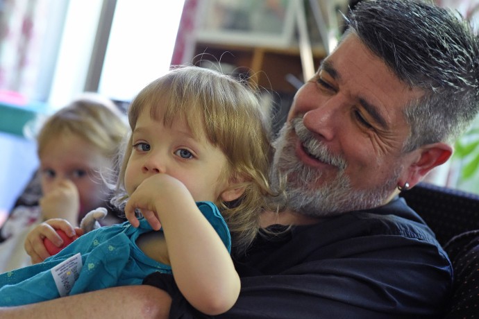 Bienveillance. C’est une des clés de sa profession aux yeux de Gilles. « Mon objectif est que chaque enfant se sente bien à tous les niveaux. » Il peut compter sur le soutien indéfectible de sa famille.