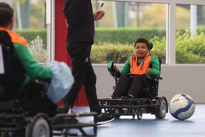 La commune de l’Étrat met à disposition la salle Gabriel Rouchon pour l’équipe de foot-fauteuil.