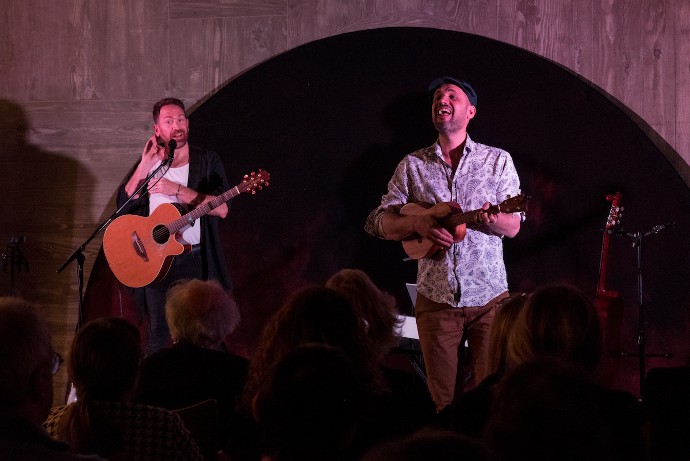 Théophile Ardy et Romain Lateltin présentent un extrait de leur concert familial "Chanteurs durables" (chanson française)