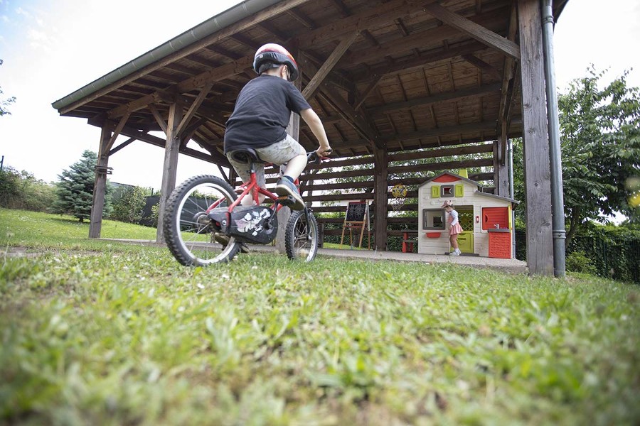 À Roche-la-Molière, les 3-6 ans profitent d&#39;un bel extérieur.